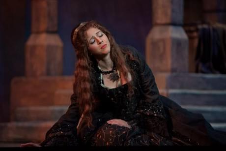 Lisette Oropesa sings Lucia at Arizona Opera