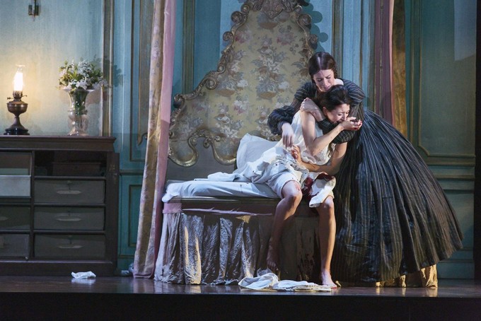 Lisette Oropesa and Rachel Lloyd in Lucia di Lammermoor at the Royal Opera House at 